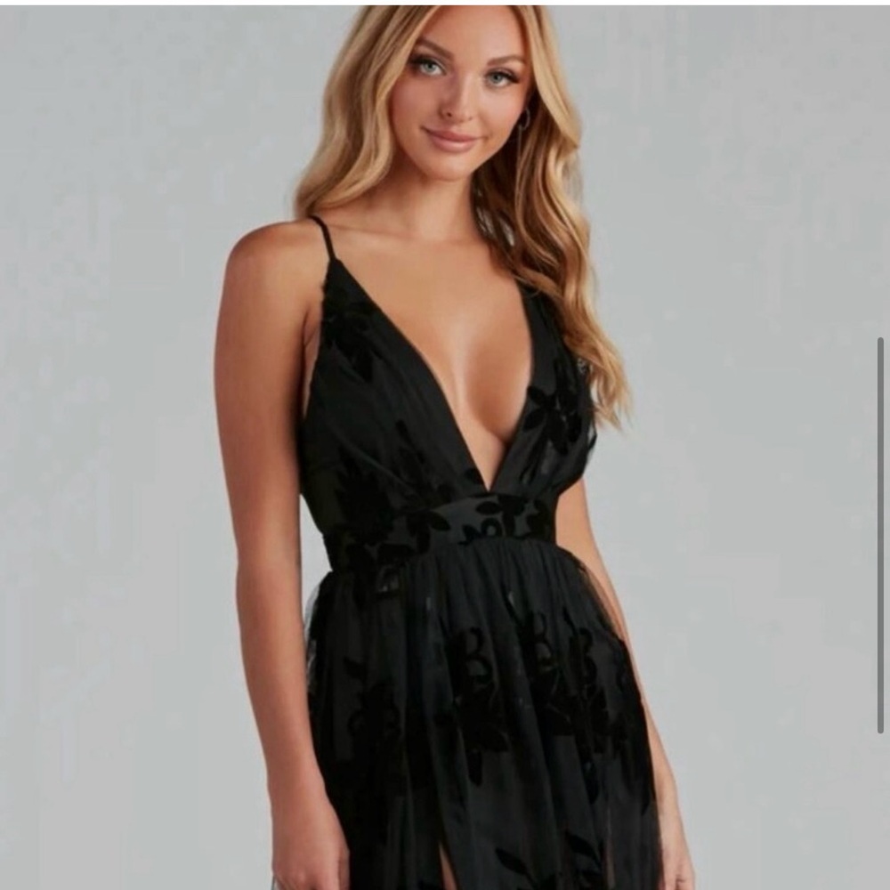 new black long lucy in the sky dress